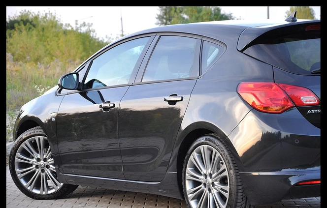 Opel Astra cena 37500 przebieg: 139000, rok produkcji 2014 z Siedlce małe 631